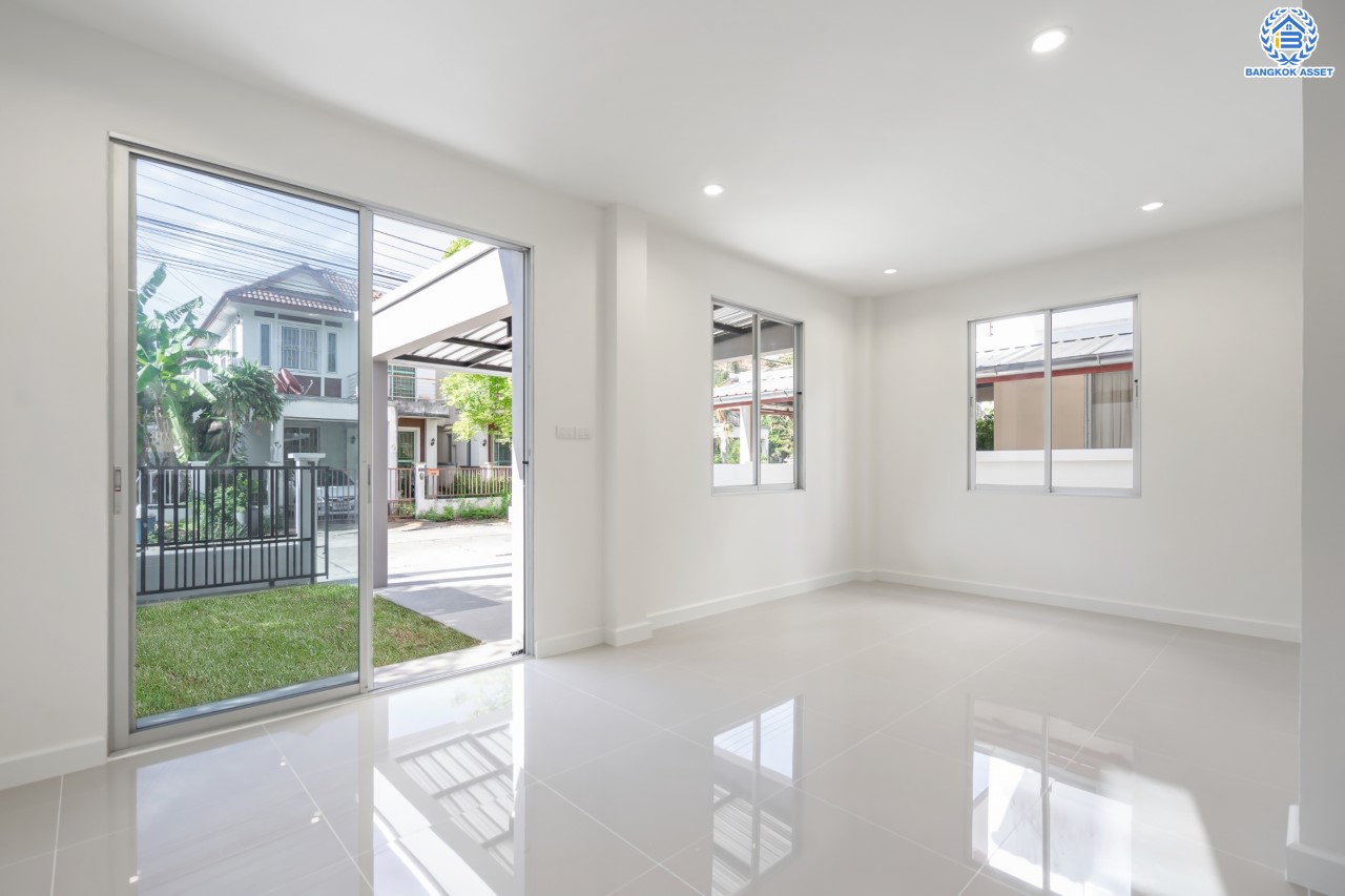 บ้านมือสองตกแต่งใหม่ ม.ปารวีร์ เพชรเกษม63 บ้านแฝดฟังก์ชันระดับบ้านเดี่ยว เนื้อที่ 36 ตร.ว. ฟังก์ชัน 3 ห้องนอน 2 ห้องน้ำ 1 ที่จอดรถ บนพื้นที่ใช้สอย 133 ตร.ม. ทำเลศักยภาพ เชื่อมต่อหลายเส้นทาง ใกล้เดอะมอลล์บางแค จุดขึ้นทางด่วน "พระราม2" และรถไฟฟ้าสายสีน้ำเงิน "สถานีหลักสอง"